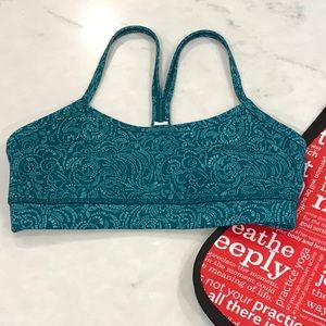 Lululemon Flow Y Bra - size 4